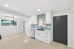 1232 Browning Dr, Sacramento, CA 95815 - Photo 10