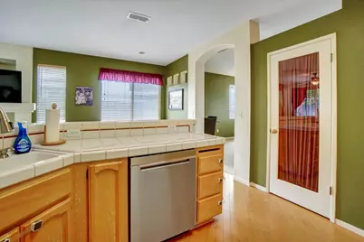 7136 Ryan Taylor Way, Citrus Heights, CA 95621 - Photo 8