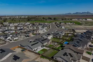 408 Kitty Hawk Dr, Colusa, CA 95932 - Photo 2