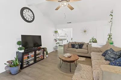 7803 Orchard Woods Circle, Sacramento, CA 95828 - Photo 6