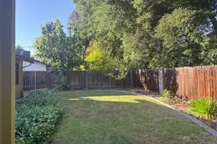 6821 Havenhurst Dr, Sacramento, CA 95831 - Photo 16