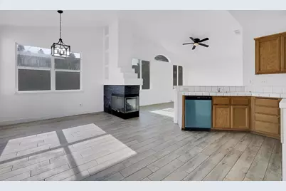 2004 Falls Dr, Yuba City, CA 95993 - Photo 12