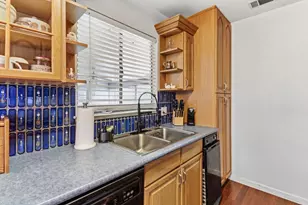2318 Thompson Way, Sacramento, CA 95822 - Photo 14