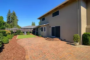 7110 Westmoreland Way, Sacramento, CA 95831 - Photo 32