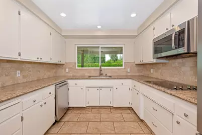 21 Saratoga Circle, Sacramento, CA 95864 - Photo 10