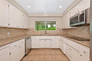 21 Saratoga Cir, Sacramento, CA 95864 - Photo 10