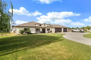 4184 Gemstone Dr, Acampo, CA 95220 - Photo 4