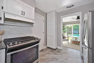 5712 Carlson Drive, Sacramento, CA 95819 - Photo 14