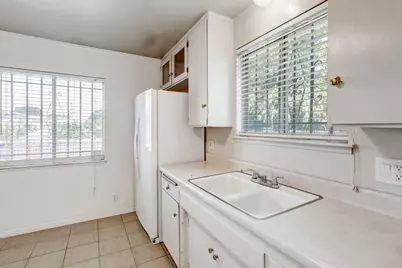 2154 Meadowglen Avenue, Sacramento, CA 95832 - Photo 12