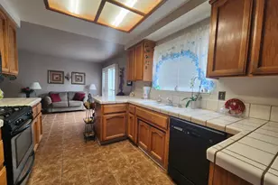 8558 Carlin Ave, Sacramento, CA 95823 - Photo 12