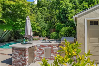 1049 11th Avenue, Sacramento, CA 95818 - Photo 36