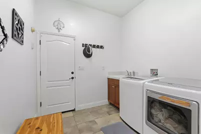 6817 Vilamoura Way, Elk Grove, CA 95757 - Photo 44