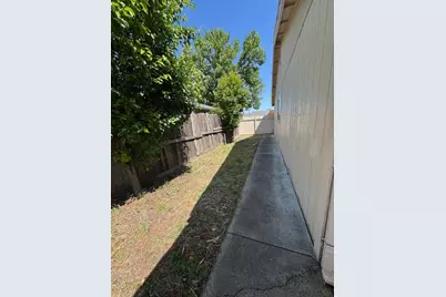 8204 Essen Way, Sacramento, CA 95823 - Photo 14