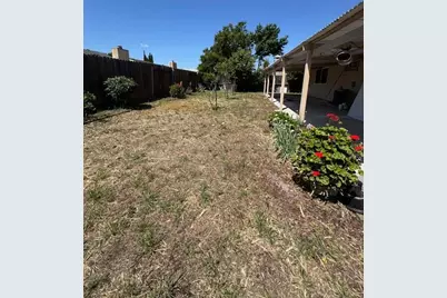 8204 Essen Way, Sacramento, CA 95823 - Photo 12