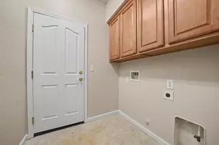 9728 Sand Hollow Way, Elk Grove, CA 95757 - Photo 18