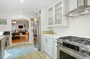 202 Dunbarton Cir, Sacramento, CA 95825 - Photo 6