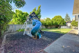 819 Lake Front Dr, Sacramento, CA 95831 - Photo 68