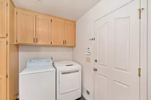 819 Lake Front Dr, Sacramento, CA 95831 - Photo 28