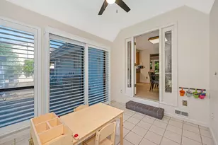 819 Lake Front Dr, Sacramento, CA 95831 - Photo 18