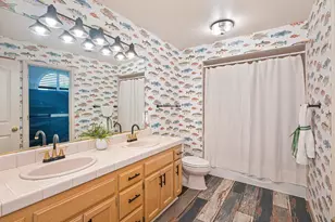 819 Lake Front Dr, Sacramento, CA 95831 - Photo 48