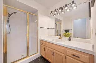 819 Lake Front Dr, Sacramento, CA 95831 - Photo 56