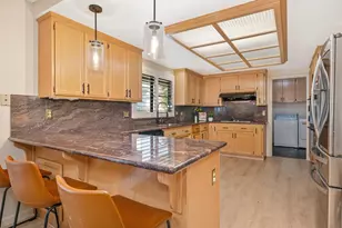 819 Lake Front Dr, Sacramento, CA 95831 - Photo 22