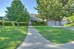 819 Lake Front Dr, Sacramento, CA 95831 - Photo 4
