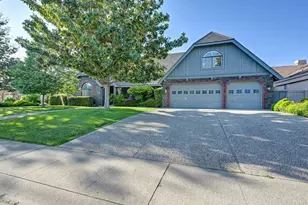 819 Lake Front Dr, Sacramento, CA 95831 - Photo 2