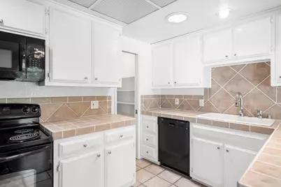 7945 La Riviera Drive, Sacramento, CA 95826 - Photo 12