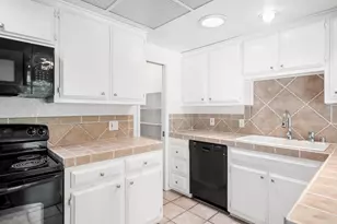 7945 La Riviera Dr, Sacramento, CA 95826 - Photo 12