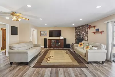 8951 Lansdowne Court, Elk Grove, CA 95624 - Photo 6
