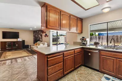 8951 Lansdowne Court, Elk Grove, CA 95624 - Photo 10