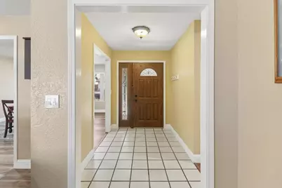 8951 Lansdowne Court, Elk Grove, CA 95624 - Photo 4