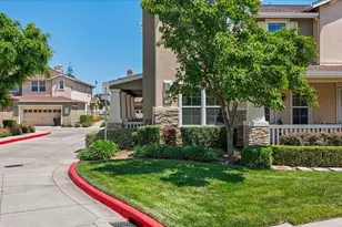 561 Wild Stallion Dr, Oakdale, CA 95361 - Photo 2