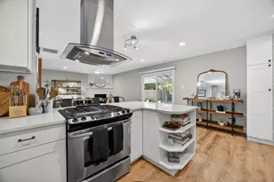 6778 Park Riviera Way, Sacramento, CA 95831 - Photo 10