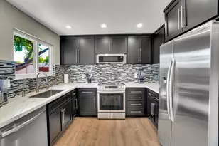 23 Dempster Ct, Sacramento, CA 95823 - Photo 8