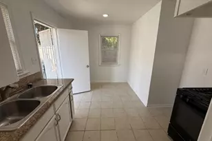 129 N Park Ave, Fresno, CA 93701 - Photo 20