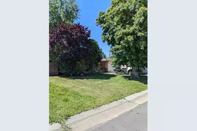 2052 Delma Way, Sacramento, CA 95825 - Photo 2