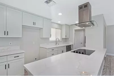 7284 Farm Dale Way, Sacramento, CA 95831 - Photo 16