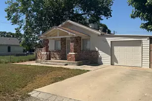 909 E Lincoln Ave, Madera, CA 93638 - Photo 14