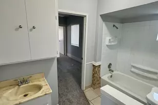 909 E Lincoln Ave, Madera, CA 93638 - Photo 8