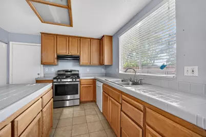 9572 S Coast Lane, Elk Grove, CA 95758 - Photo 12