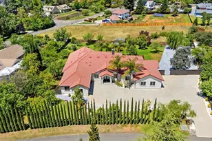 701 Sterling Ct, El Dorado Hills, CA 95762 - Photo 2