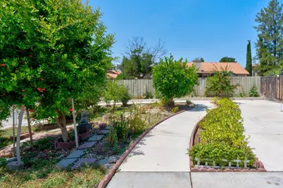 1700 San Simeone Way, Los Banos, CA 93635 - Photo 8