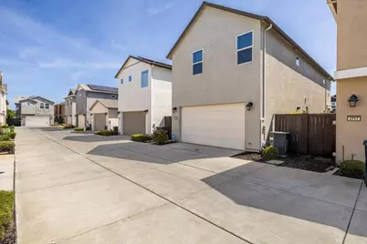 2725 N Cove Drive, Sacramento, CA 95833 - Photo 32