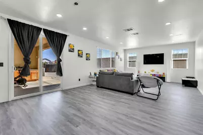 1807 W Woodward Avenue, Manteca, CA 95337 - Photo 10