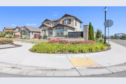 1807 W Woodward Avenue, Manteca, CA 95337 - Photo 2