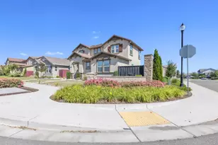 1807 W Woodward Ave, Manteca, CA 95337 - Photo 2