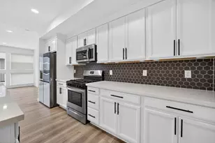 2431 Cleat Ln, Sacramento, CA 95818 - Photo 2