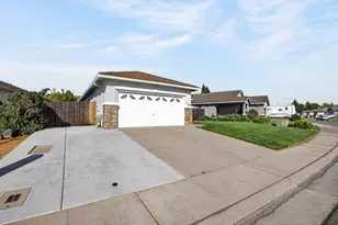 7915 Neyland Way, Sacramento, CA 95829 - Photo 2